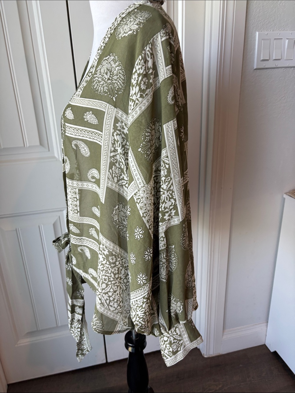 NWT Olive Green Paisley Tie-Front Kimono Jacket - Picture 4 of 7